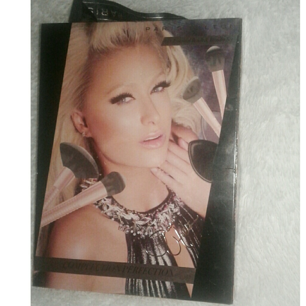 Paris Hilton 6pc Blush &Blender Set